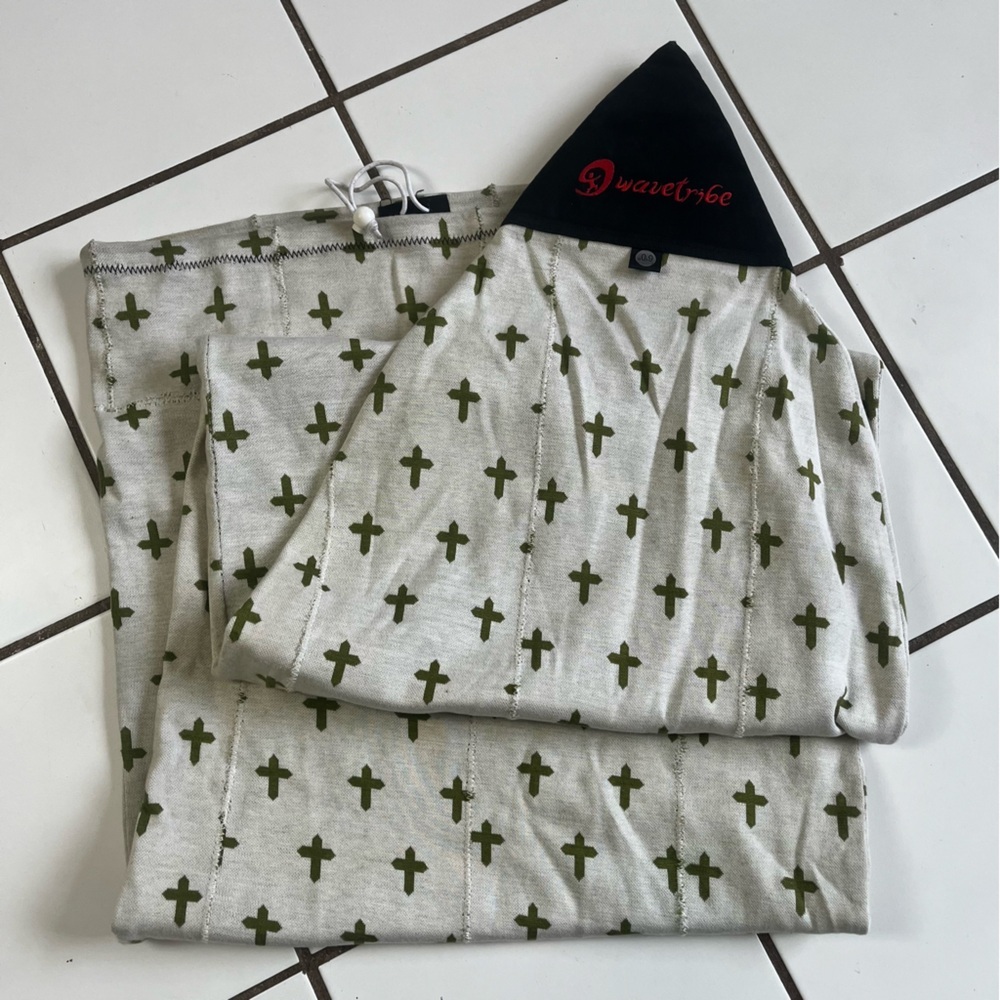 Wavetribe Green Cross Print Surfboard Cover Sock 6’0”
